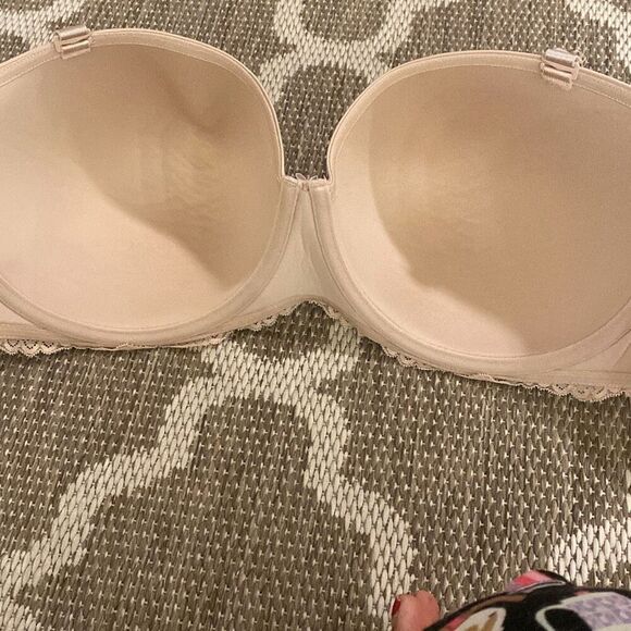Torrid lightly lined strapless bra size 42H  - Picture 3 of 6